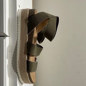 New Direction olive elastic sandals size 6.5